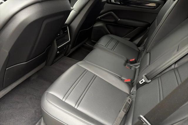 2023 Porsche Cayenne Platinum Edition