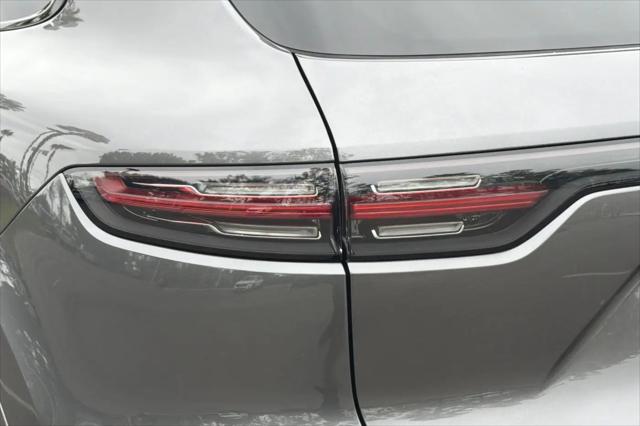 2023 Porsche Cayenne Platinum Edition