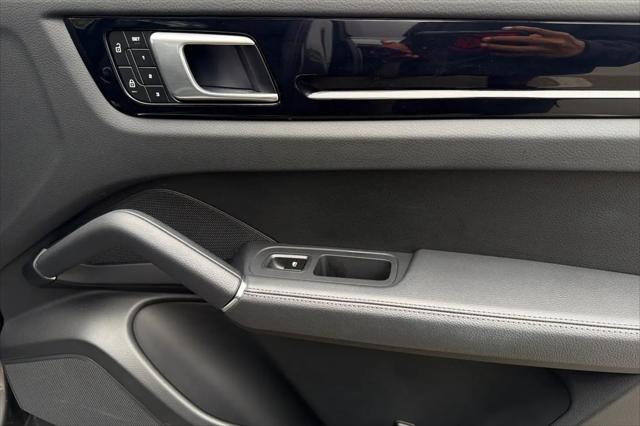 2023 Porsche Cayenne Platinum Edition