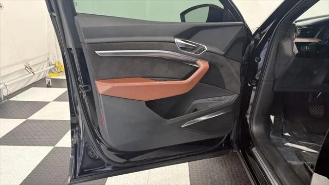 2019 Audi e-tron Premium Plus