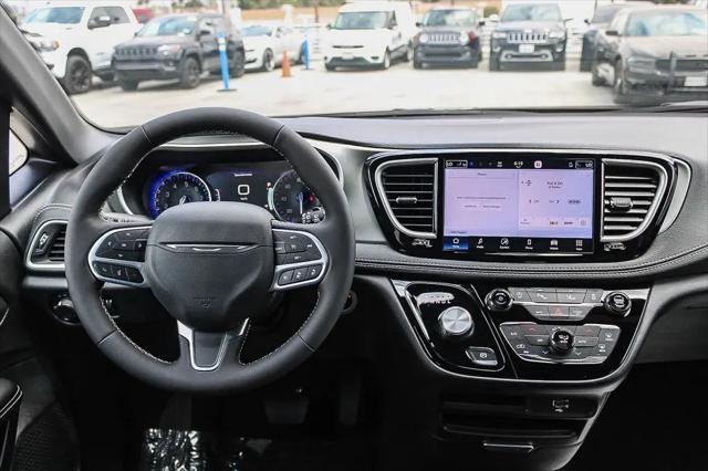 2027 Chrysler Pacifica Select