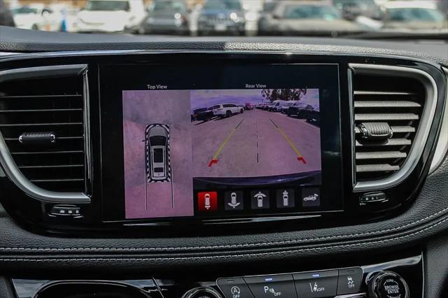 2027 Chrysler Pacifica Select