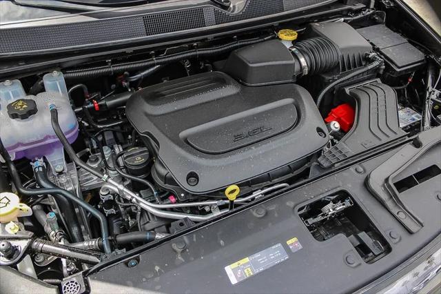 2027 Chrysler Pacifica Select