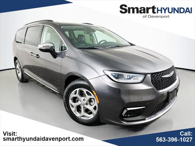 2023 Chrysler Pacifica Limited for sale in Davenport, IA