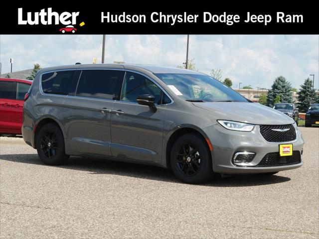 2025 Chrysler Pacifica Select for sale in Hudson, WI
