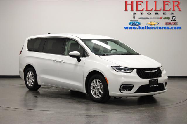 2023 Chrysler Pacifica Touring L for sale in Pontiac, IL