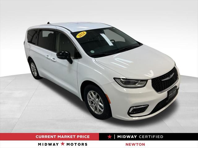 2024 Chrysler Pacifica Touring L for sale in Newton, KS