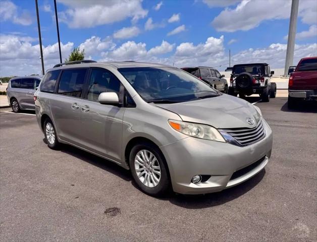 2015 Toyota Sienna XLE 8 Passenger for sale in Dallas, TX