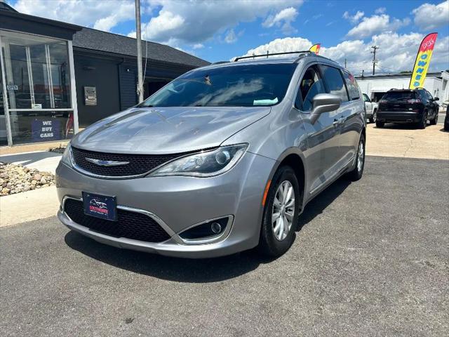 2019 Chrysler Pacifica Touring L for sale in Cambridge, OH