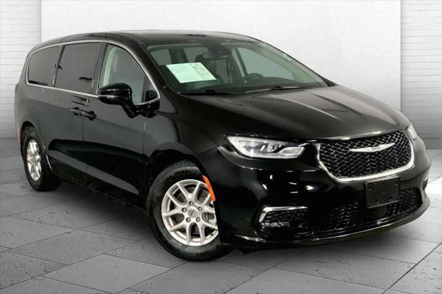 2024 Chrysler Pacifica Touring L for sale in Kansas City, MO