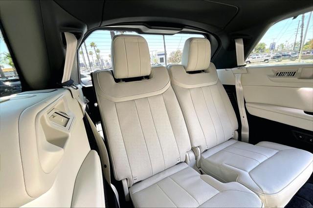 2026 Land Rover Range Rover P530 SE 7 Seat