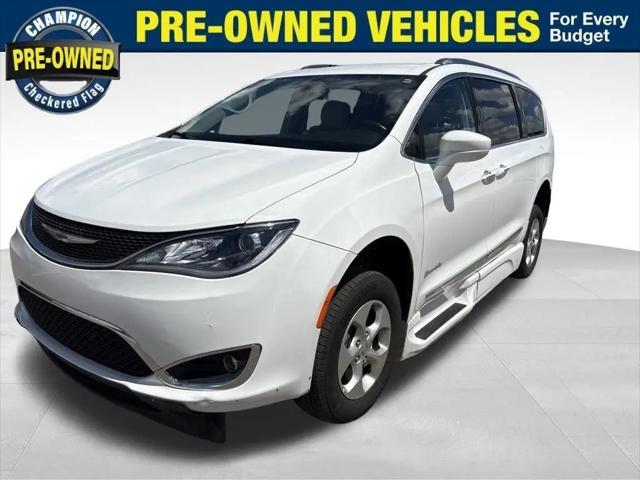 2017 Chrysler Pacifica Touring-L Plus for sale in Lansing, MI