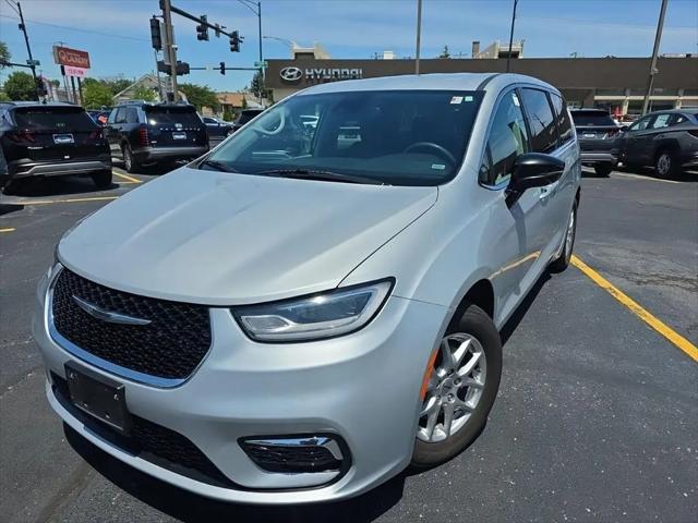 2024 Chrysler Pacifica Touring L for sale in Chicago, IL