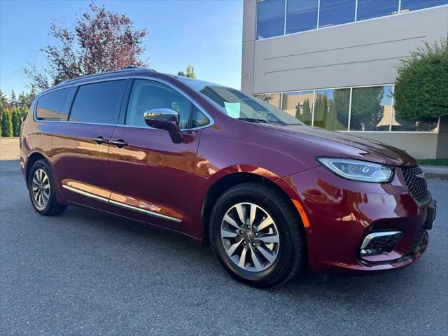 2021 Chrysler Pacifica Hybrid Limited for sale in Bellevue, WA