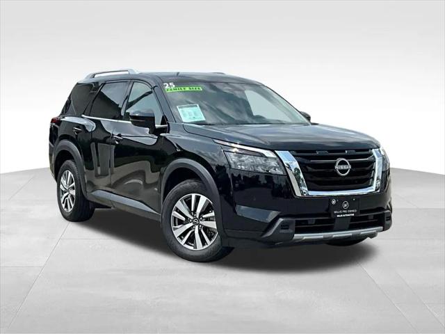 2025 Nissan Pathfinder SL 4WD for sale in Des Moines, IA