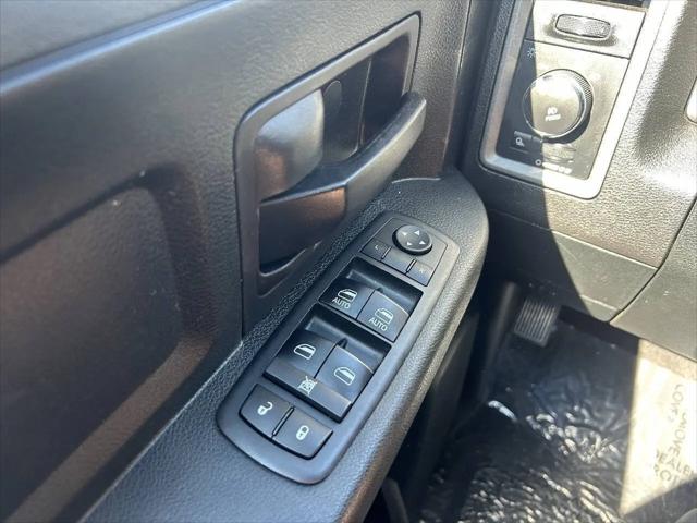2017 Ram 1500 Express Quad Cab 4x4 6'4" Box
