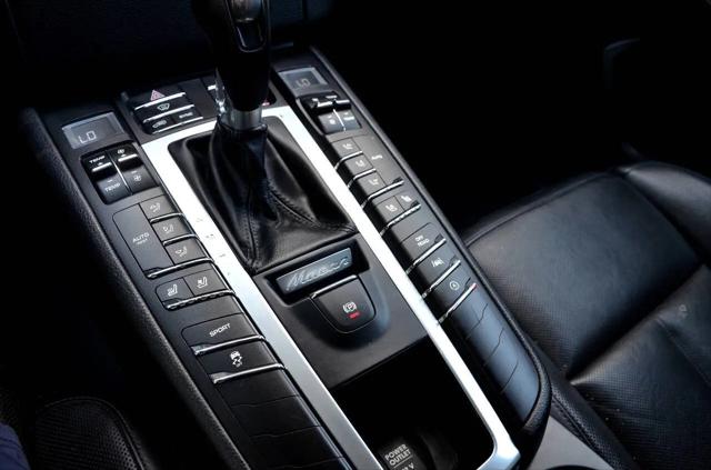2017 Porsche Macan Macan