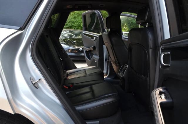 2017 Porsche Macan Macan