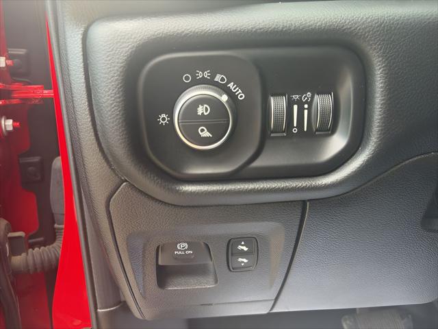 2019 Ram 1500 Big Horn/Lone Star Crew Cab 4x4 5'7" Box