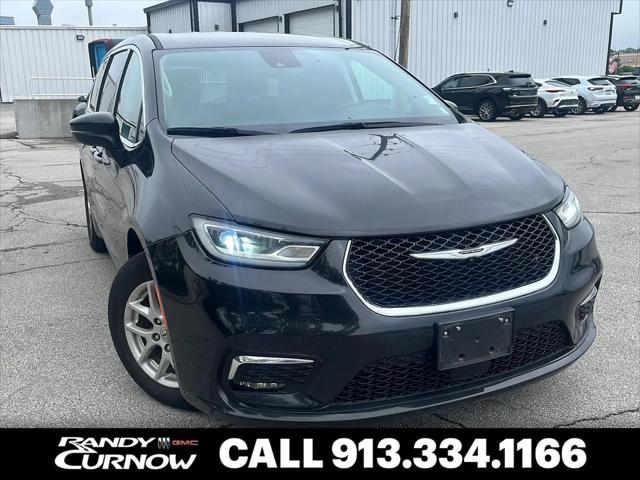 2023 Chrysler Pacifica Touring L for sale in Kansas City, KS