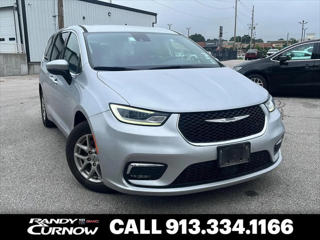 2023 Chrysler Pacifica Touring L for sale in Kansas City, KS
