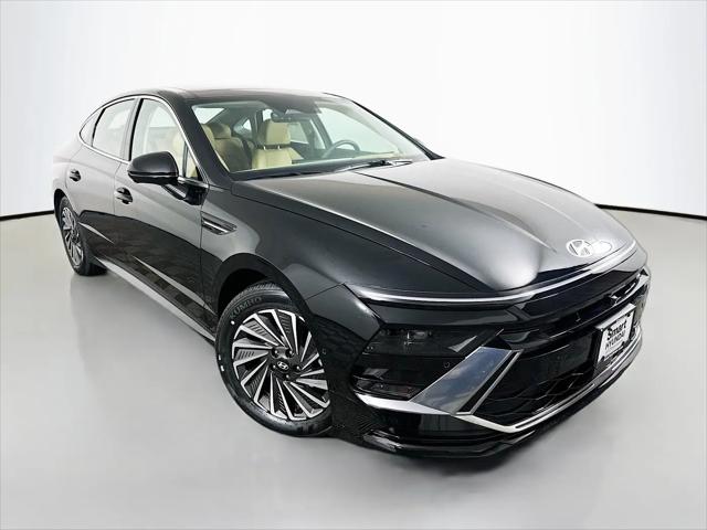 2026 Hyundai Sonata Hybrid Limited for sale in Davenport, IA