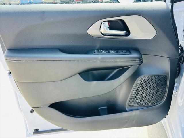 2027 Chrysler Pacifica LX
