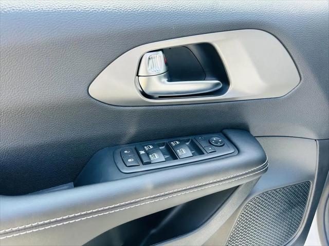 2027 Chrysler Pacifica LX