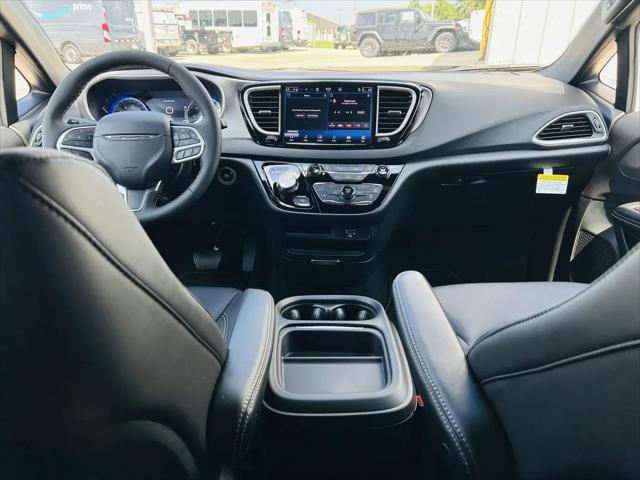 2027 Chrysler Pacifica LX