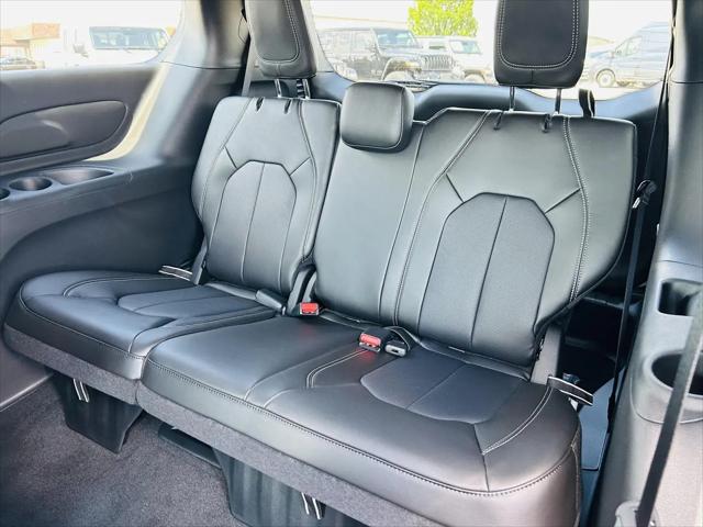 2027 Chrysler Pacifica LX