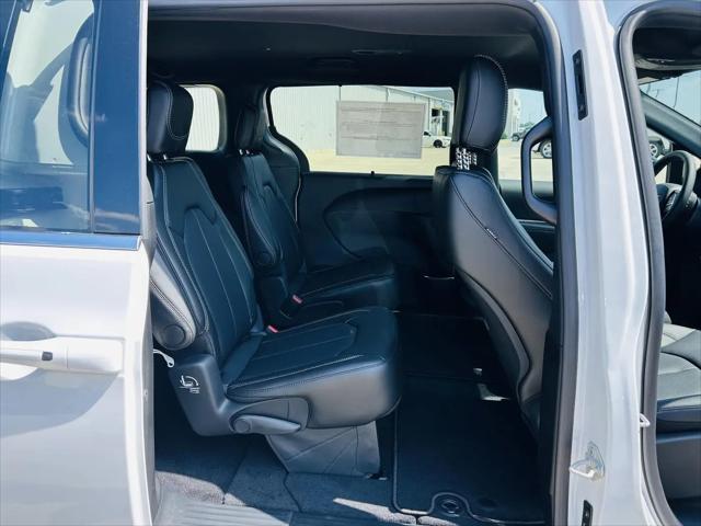 2027 Chrysler Pacifica LX