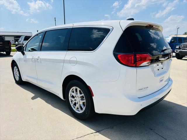2027 Chrysler Pacifica LX