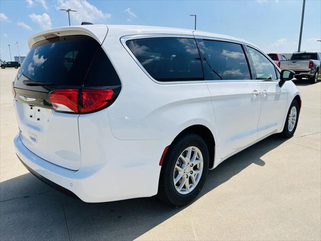 2027 Chrysler Pacifica LX