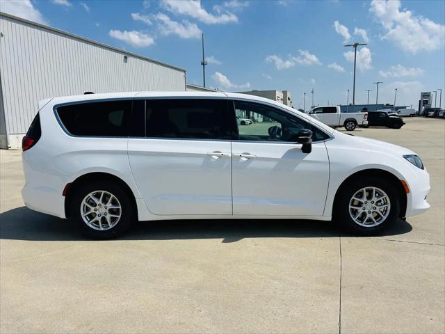 2027 Chrysler Pacifica LX