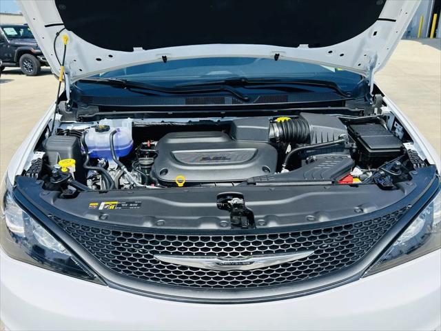 2027 Chrysler Pacifica LX