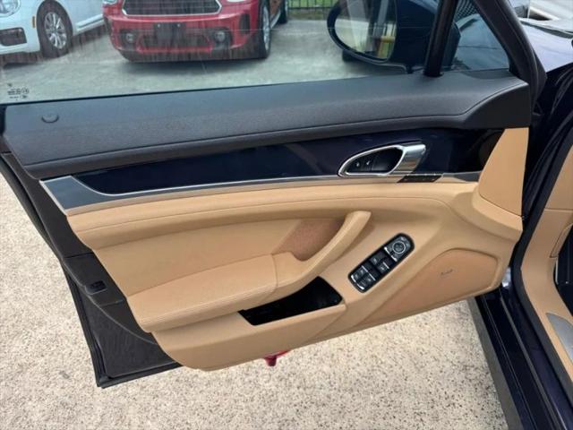 2016 Porsche Panamera Base