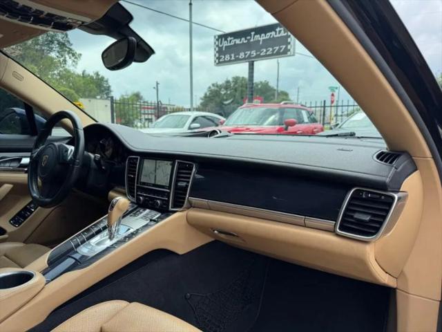 2016 Porsche Panamera Base