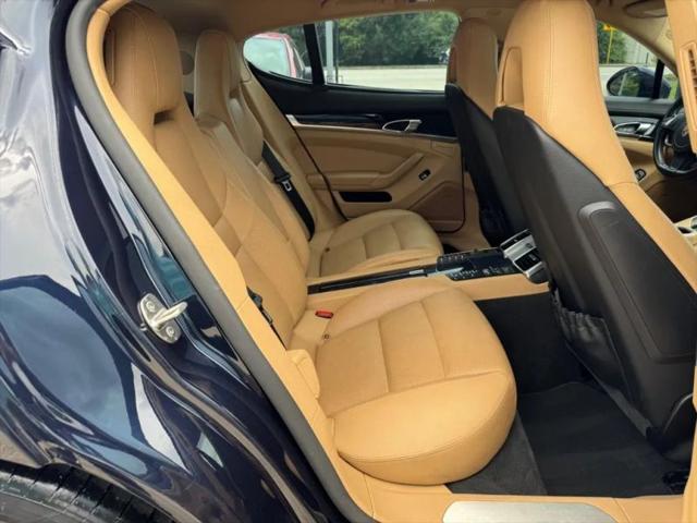 2016 Porsche Panamera Base