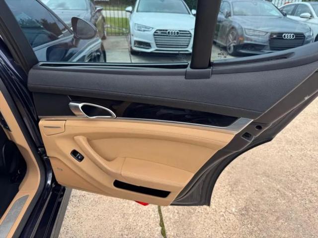 2016 Porsche Panamera Base