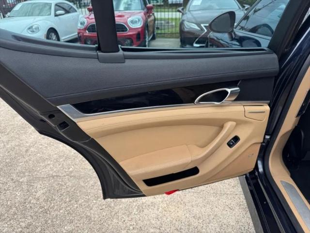 2016 Porsche Panamera Base