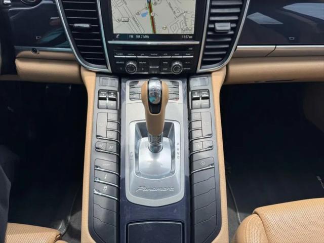 2016 Porsche Panamera Base