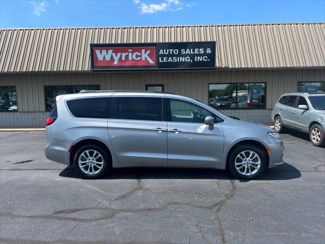 2021 Chrysler Pacifica Touring AWD for sale in Holland, MI