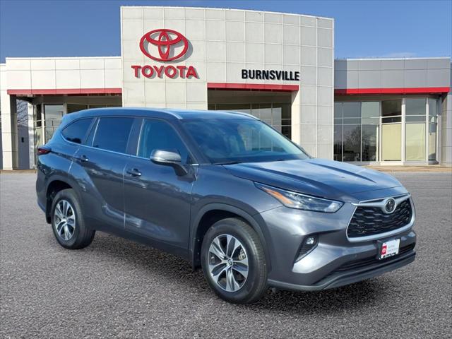 2024 Toyota Highlander XLE for sale in Burnsville, MN