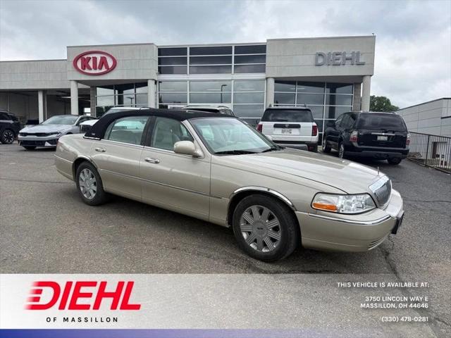 2005 Lincoln Town Car Signature Limited