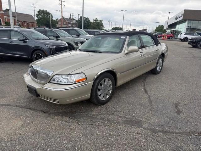 2005 Lincoln Town Car Signature Limited