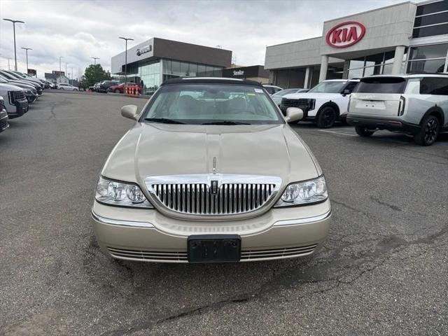 2005 Lincoln Town Car Signature Limited