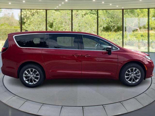 2026 Chrysler Pacifica Select AWD