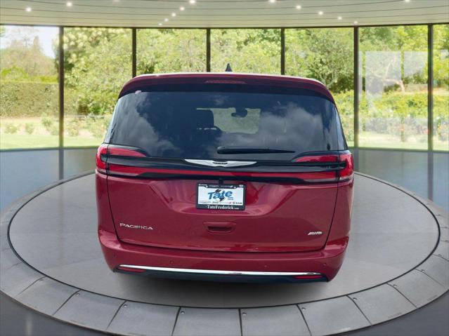 2026 Chrysler Pacifica Select AWD