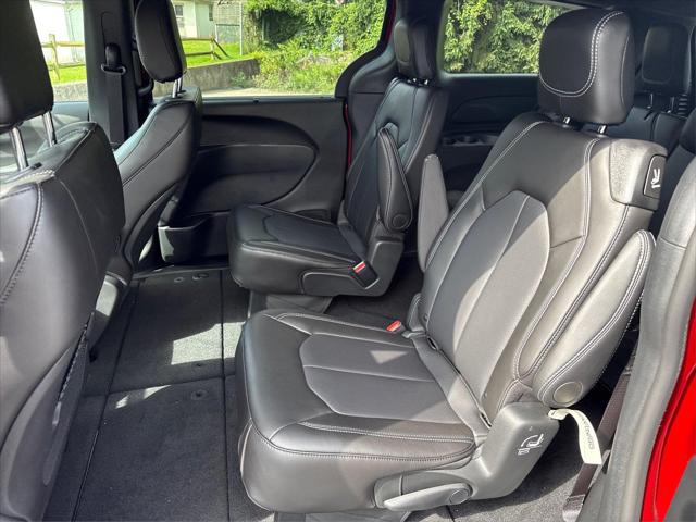2026 Chrysler Pacifica Select AWD