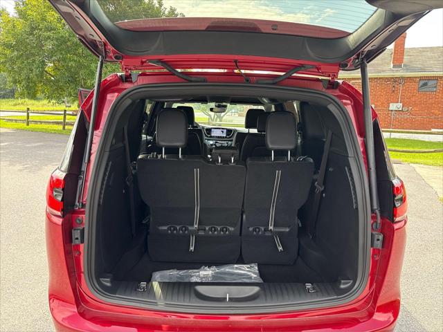 2026 Chrysler Pacifica Select AWD